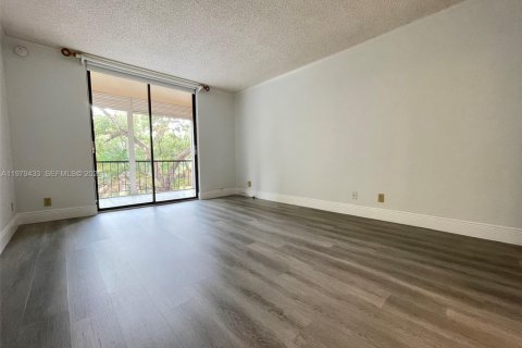 Copropriété à louer à Hollywood, Floride: 2 chambres, 105.63 m2 № 2046462 - photo 11