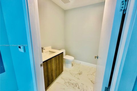 Copropriété à vendre à Sunny Isles Beach, Floride: 2 chambres, 126.44 m2 № 1985475 - photo 17