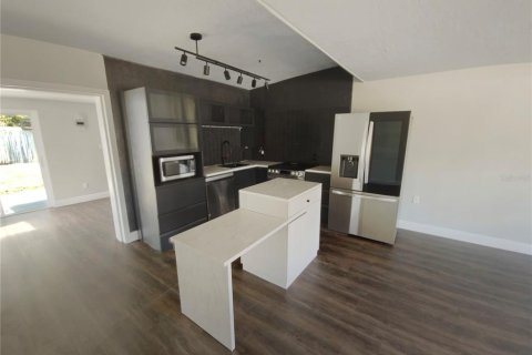 House in Maitland, Florida 3 bedrooms, 109.44 sq.m. № 1538876 - photo 13
