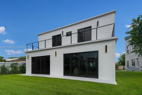 Casa en venta en Miami, Florida, 4 dormitorios, 270.72 m2 № 2183296 - foto 30