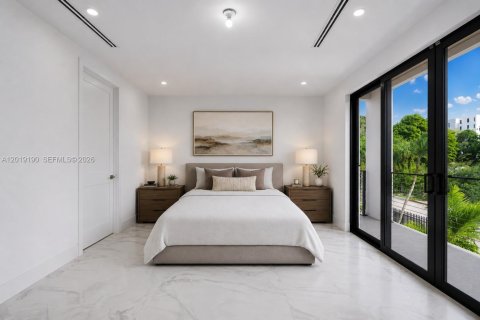 Casa en venta en Miami, Florida, 4 dormitorios, 270.72 m2 № 2183296 - foto 14
