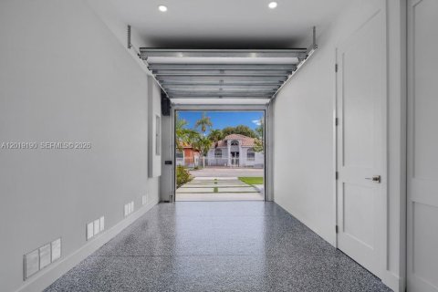 Casa en venta en Miami, Florida, 4 dormitorios, 270.72 m2 № 2183296 - foto 28