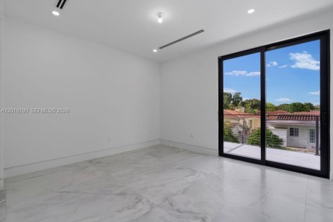 Casa en venta en Miami, Florida, 4 dormitorios, 270.72 m2 № 2183296 - foto 20