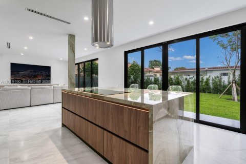 Casa en venta en Miami, Florida, 4 dormitorios, 270.72 m2 № 2183296 - foto 10