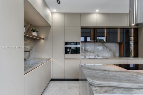 Casa en venta en Miami, Florida, 4 dormitorios, 270.72 m2 № 2183296 - foto 8
