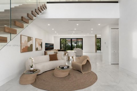 Casa en venta en Miami, Florida, 4 dormitorios, 270.72 m2 № 2183296 - foto 3