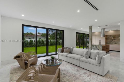 Casa en venta en Miami, Florida, 4 dormitorios, 270.72 m2 № 2183296 - foto 6