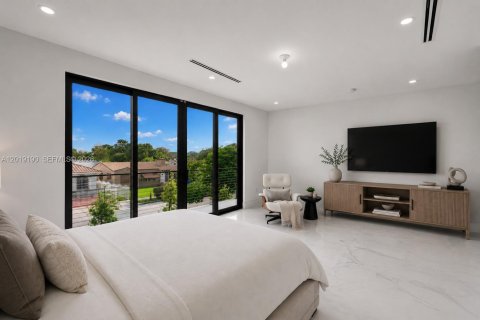 Casa en venta en Miami, Florida, 4 dormitorios, 270.72 m2 № 2183296 - foto 13