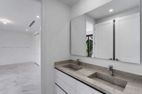 Casa en venta en Miami, Florida, 4 dormitorios, 270.72 m2 № 2183296 - foto 21