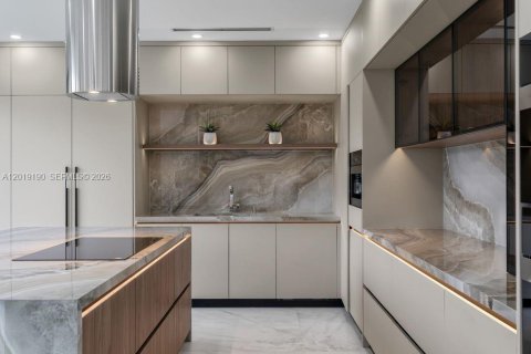 Casa en venta en Miami, Florida, 4 dormitorios, 270.72 m2 № 2183296 - foto 9
