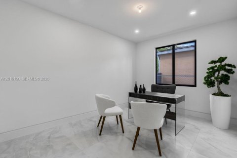 Casa en venta en Miami, Florida, 4 dormitorios, 270.72 m2 № 2183296 - foto 26