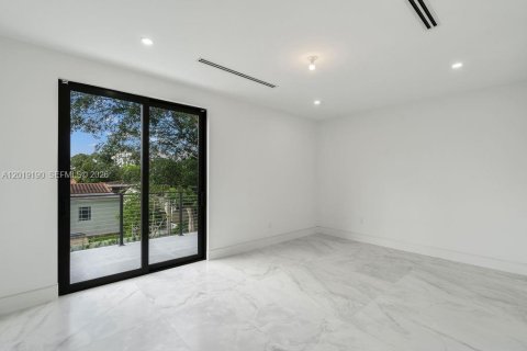 Casa en venta en Miami, Florida, 4 dormitorios, 270.72 m2 № 2183296 - foto 23