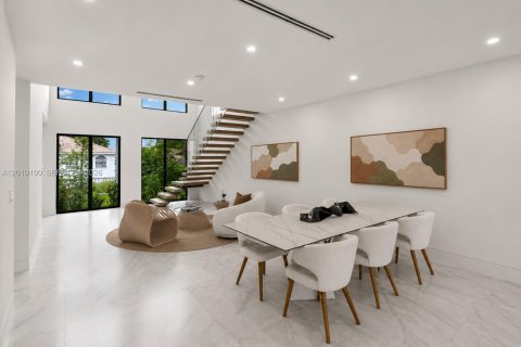 Casa en venta en Miami, Florida, 4 dormitorios, 270.72 m2 № 2183296 - foto 4