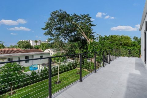 Casa en venta en Miami, Florida, 4 dormitorios, 270.72 m2 № 2183296 - foto 24