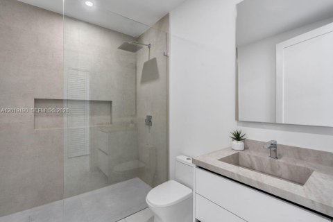 Casa en venta en Miami, Florida, 4 dormitorios, 270.72 m2 № 2183296 - foto 25