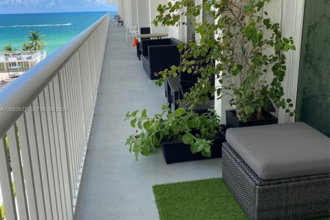 Adosado en venta en Miami Beach, Florida, 1 dormitorio, 79.9 m2 № 2086570 - foto 22