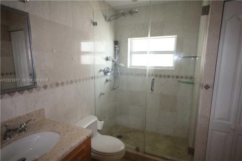 Adosado en venta en Miami Beach, Florida, 1 dormitorio, 79.9 m2 № 2086570 - foto 17
