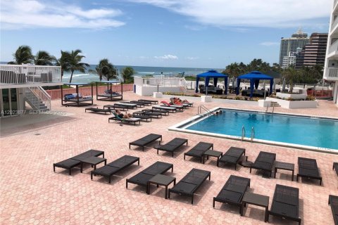 Adosado en venta en Miami Beach, Florida, 1 dormitorio, 79.9 m2 № 2086570 - foto 30