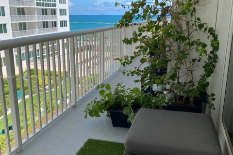 Adosado en venta en Miami Beach, Florida, 1 dormitorio, 79.9 m2 № 2086570 - foto 23