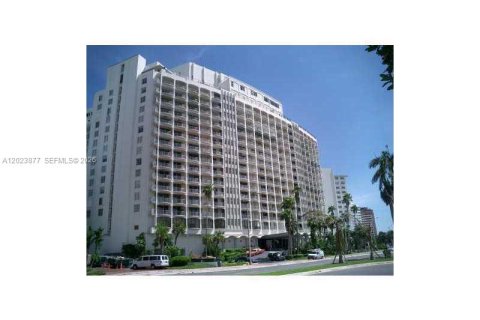 Adosado en venta en Miami Beach, Florida, 1 dormitorio, 79.9 m2 № 2086570 - foto 29