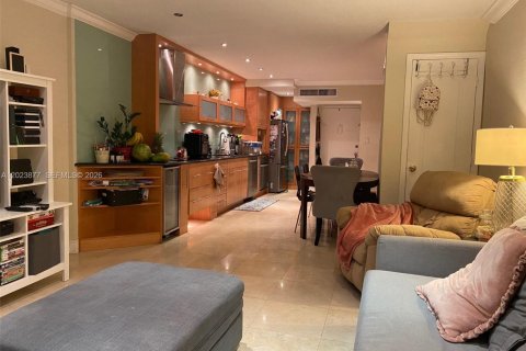 Adosado en venta en Miami Beach, Florida, 1 dormitorio, 79.9 m2 № 2086570 - foto 4