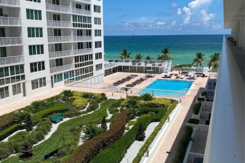 Adosado en venta en Miami Beach, Florida, 1 dormitorio, 79.9 m2 № 2086570 - foto 21