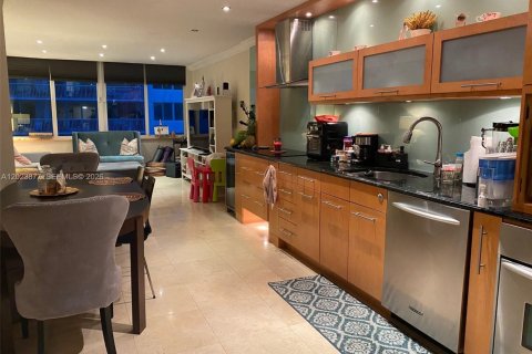Adosado en venta en Miami Beach, Florida, 1 dormitorio, 79.9 m2 № 2086570 - foto 6