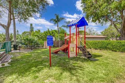 Condo in West Palm Beach, Florida, 2 bedrooms  № 1160814 - photo 1