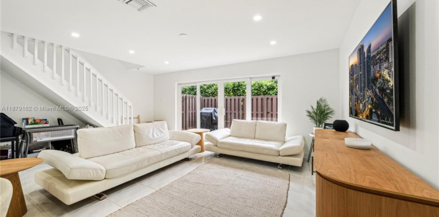 Adosado en Sunrise, Florida 2 dormitorios, 128.95 m2 № 2018230