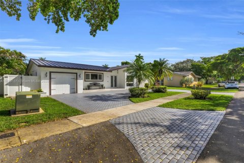 Villa ou maison à vendre à Miami Lakes, Floride: 4 chambres, 176.89 m2 № 1941250 - photo 6