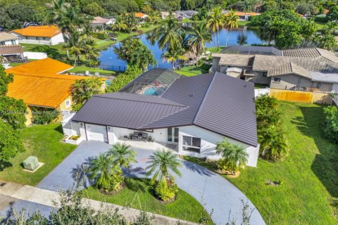 Villa ou maison à vendre à Miami Lakes, Floride: 4 chambres, 176.89 m2 № 1941250 - photo 3