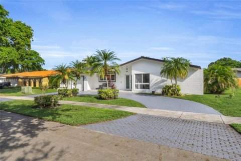 Villa ou maison à vendre à Miami Lakes, Floride: 4 chambres, 176.89 m2 № 1941250 - photo 4