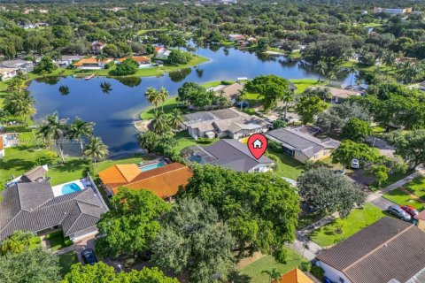 Villa ou maison à vendre à Miami Lakes, Floride: 4 chambres, 176.89 m2 № 1941250 - photo 8