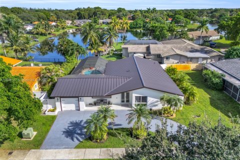 Villa ou maison à vendre à Miami Lakes, Floride: 4 chambres, 176.89 m2 № 1941250 - photo 2