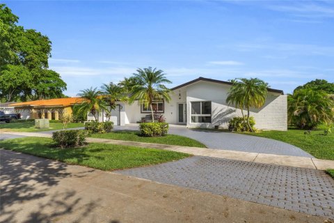 Villa ou maison à vendre à Miami Lakes, Floride: 4 chambres, 176.89 m2 № 1941250 - photo 5