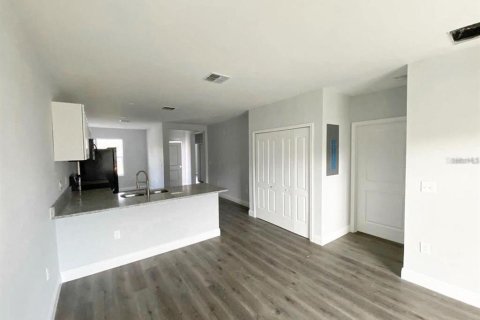 Appartement à louer à Englewood, Floride: 3 chambres, 107.95 m2 № 1755538 - photo 2