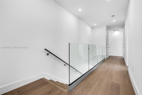 Townhouse in Miami, Florida 4 bedrooms, 248.14 sq.m. № 2257952 - photo 10