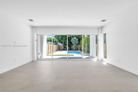 Townhouse in Miami, Florida 4 bedrooms, 248.14 sq.m. № 2257952 - photo 7