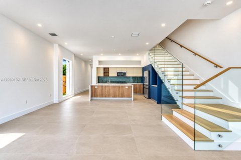 Townhouse in Miami, Florida 4 bedrooms, 248.14 sq.m. № 2257952 - photo 9