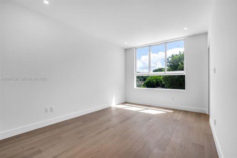 Townhouse in Miami, Florida 4 bedrooms, 248.14 sq.m. № 2257952 - photo 14