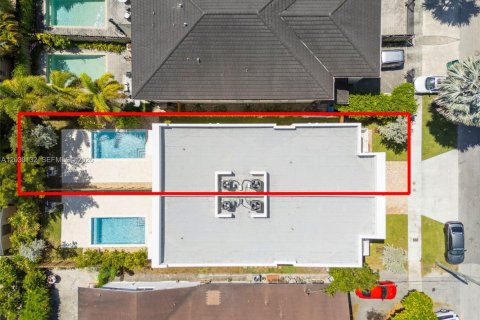 Townhouse in Miami, Florida 4 bedrooms, 248.14 sq.m. № 2257952 - photo 17