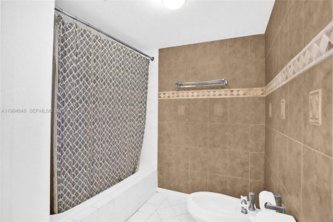 Condominio en venta en Miami, Florida, 1 dormitorio, 63.17 m2 № 2056329 - foto 21