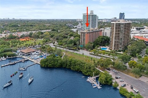 Condominio en Miami, Florida, 1 dormitorio  № 2056329