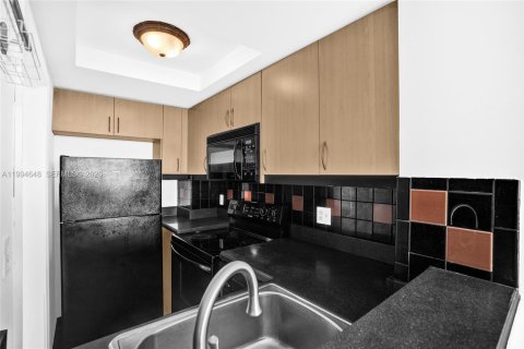 Condominio en venta en Miami, Florida, 1 dormitorio, 63.17 m2 № 2056329 - foto 11