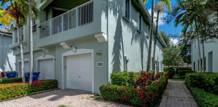 Townhouse in Riviera Beach, Florida 2 bedrooms, 94.95 sq.m. № 2246282