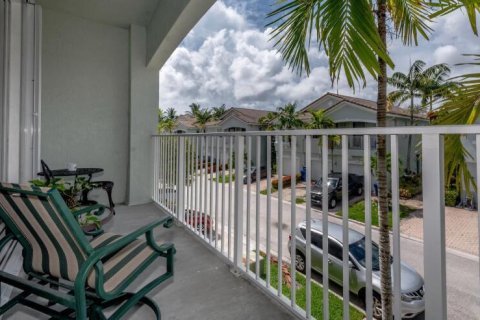 Townhouse in Riviera Beach, Florida 2 bedrooms, 94.95 sq.m. № 2246282 - photo 8