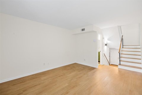Adosado en alquiler en Tampa, Florida, 3 dormitorios, 108.14 m2 № 2093595 - foto 12