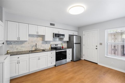 Adosado en alquiler en Tampa, Florida, 3 dormitorios, 108.14 m2 № 2093595 - foto 9