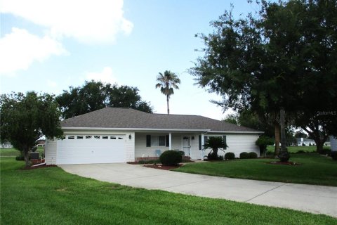 House in Dunnellon, Florida 2 bedrooms, 134.15 sq.m. № 1773435 - photo 1