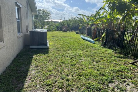 House in Port Charlotte, Florida 3 bedrooms, 158.12 sq.m. № 1900638 - photo 12